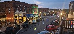 Downtown Hayward looking north along Main Street, a few blocks from the beach. courtesy of Milonica&nearr; (CC BY 4.0&nearr;)