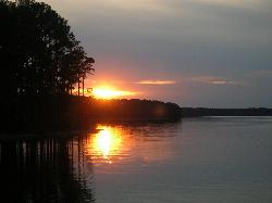 Sunset over Clarks Hill Lake, the 70,000 acre reservoir Lake Springs sits on. added by freearenas (CC BY-SA 3.0&nearr;)