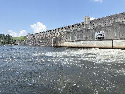 Thurmond Dam on the Savannah River, the structure that impounds the lake. courtesy of Jcgaylor&nearr; (CC0&nearr;)