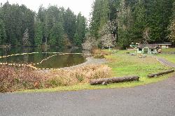 Lake Sylvia with the group campground kitchen shelter at right courtesy of Photo by Joe Mabel&nearr; (CC BY-SA 4.0&nearr;)