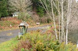 Forested day use ground at Lake Sylvia State Park courtesy of Photo by Joe Mabel&nearr; (CC BY-SA 4.0&nearr;)