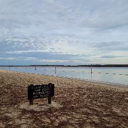 Jordan Lake from the sand beach at the Seaforth day-use area courtesy of Some Dude From North Carolina&nearr; (CC BY-SA 4.0&nearr;)