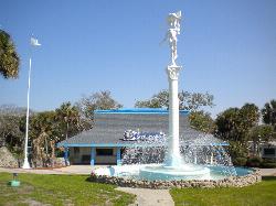 Mermaid fountain at the park entrance courtesy of Leonard J. DeFrancisci&nearr; (CC BY-SA 3.0&nearr;)