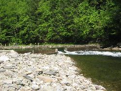 The seven foot CCC dam that holds the swimming pool back courtesy of User:Ruhrfisch&nearr; (CC BY-SA 3.0&nearr;)