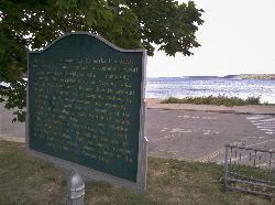 The 1978 marker at the old water line, recounting the 1873 channel project that lowered Crystal Lake courtesy of Gpwitteveen&nearr; (CC BY-SA 3.0&nearr;)