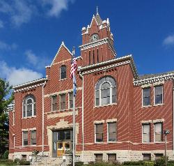 The Antrim County Courthouse in downtown Bellaire, a short walk south of the park courtesy of Dkanaris&nearr; (CC BY-SA 3.0&nearr;)