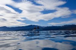 Two people in a small boat close in along the same shore courtesy of BitBoy&nearr; (CC BY 2.0&nearr;)