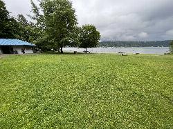 The open lawn and picnic tables running down to the beach and the dock courtesy of Steven Pavlov&nearr; (CC BY-SA 4.0&nearr;)