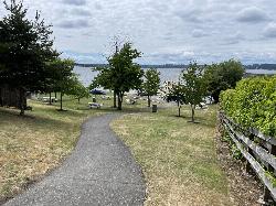 The paved path dropping from the upper lawn and picnic area down to the shoreline. courtesy of Steven Pavlov&nearr; (CC BY-SA 4.0&nearr;)