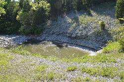 The plunge pool and layered shale outcrop below the Cowan Lake dam and spillway. courtesy of Kyle Hartshorn&nearr; (CC BY 2.0&nearr;)