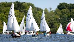 Snipe dinghies racing on Cowan Lake, where the 10-horsepower limit keeps sail and paddle craft in ch courtesy of R S Tsuchiya&nearr; (CC BY-SA 3.0&nearr;)