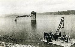 Magic Reservoir intake tower and dock on a postcard from about 1910 courtesy of waterarchives&nearr; (CC BY-SA 2.0&nearr;)