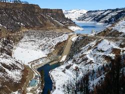 Anderson Ranch Dam in winter 2014, with hillsides burned in the 2013 fires courtesy of Bureau of Reclamation&nearr; (CC BY-SA 2.0&nearr;)