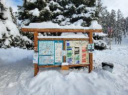 Trail map and grooming board at Galena Lodge courtesy of Votpuske&nearr; (CC BY-SA 4.0&nearr;)