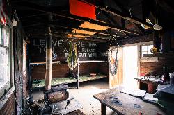 Inside Pioneer Cabin, with the wood stove and bunks courtesy of Brian J Kelly&nearr; (CC BY 2.0&nearr;)
