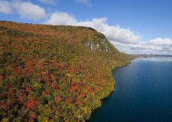 Aerial view of Mount Hor and the western shore of Lake Willoughby in fall color courtesy of King of Hearts&nearr; (CC BY-SA 4.0&nearr;)