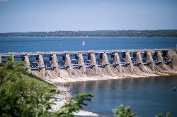 Intake structure at Gavins Point Dam courtesy of United States Army Corps of Engineers&nearr; (Public domain&nearr;)
