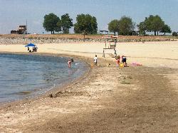 Kids playing at the water line courtesy of Summit Hopper&nearr; (CC BY 2.0&nearr;)