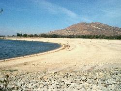 Beach near Lot 10 on the Moreno Beach side courtesy of Summit Hopper&nearr; (CC BY 2.0&nearr;)