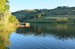 Shoreline and fishing dock at Pearrygin Lake State Park. courtesy of Joe Mabel&nearr; (CC BY-SA 4.0&nearr;)