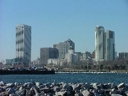 The Milwaukee skyline from the breakwall path at McKinley Marina. courtesy of Cityman100 at English Wikipedia&nearr; (Public domain&nearr;)