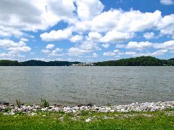 Open water on Fort Loudoun Lake, looking across toward the far bank. courtesy of Brian Stansberry&nearr; (CC BY 4.0&nearr;)