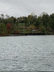 Stephens Lake on a rainy day, seen from the shore inside Stephens Lake Park. courtesy of CycoMa&nearr; (CC BY-SA 4.0&nearr;)