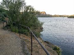 The railed start of the Butcher Jones Trail along the Saguaro Lake shoreline. courtesy of davidpinter&nearr; (CC BY 3.0&nearr;)