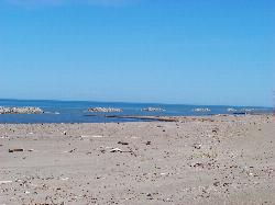Rock breakwaters sitting offshore from the sand at Beach 1. courtesy of Idawriter&nearr; (CC BY-SA 3.0&nearr;)
