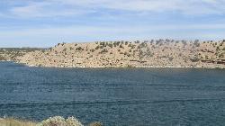 Juniper-dotted sandstone shoreline along a bay of Starvation Reservoir. courtesy of Chris Light&nearr; (CC BY-SA 4.0&nearr;)