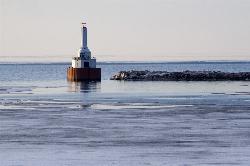 The navigation light at the outer end of the breakwater at the canal's Lake Superior entry. courtesy of Robert Emperley&nearr; (CC BY-SA 2.0&nearr;)