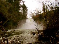 Another view of Youngs River Falls. courtesy of Jeff Gunn from Atlanta, USA&nearr; (CC BY 2.0&nearr;)