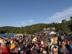Crowds on Long Lake Town Beach for the town's July 4 celebration in 2026. courtesy of Dclemens1971&nearr; (CC BY 4.0&nearr;)