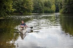 A paddler in a canoe on the chain of lakes at Finger Lakes State Park. courtesy of mostateparks&nearr; (Public domain&nearr;)