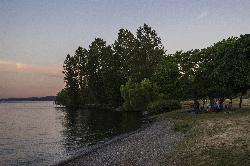 Pebble shoreline of Lake Washington at the beach in Magnuson Park. courtesy of Seattle Parks&nearr; (CC BY 2.0&nearr;)