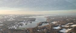Winter aerial view looking north up Pymatuning Reservoir from just south of the dam, with the southe courtesy of Designism&nearr; (CC0&nearr;)