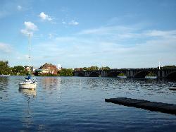 The Route 9 Burns Bridge seen from the docks at Regatta Point. courtesy of Chanilim714&nearr; (CC BY-SA 3.0&nearr;)