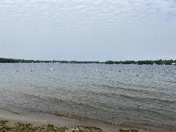 The buoy line marking the swim area off the Excelsior beach. courtesy of Thomson200&nearr; (CC0&nearr;)