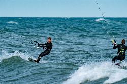 Kiteboarders riding the waves just off Waukegan Municipal Beach on a windy day. courtesy of Joseph Gage from Yorkville, IL, USA&nearr; (CC BY-SA 2.0&nearr;)