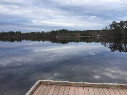 The pier on Jones Lake at Jones Lake State Park. courtesy of DiscoA340&nearr; (CC BY-SA 4.0&nearr;)