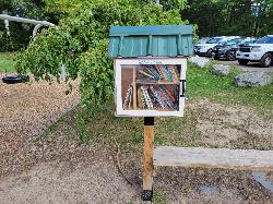 The Little Free Library and swing set beside the Heart Pond Beach parking area. courtesy of John Phelan&nearr; (CC BY-SA 4.0&nearr;)