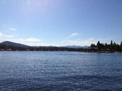 Open water of Seeley Lake on a July afternoon, looking across to the forested shoreline and the moun courtesy of Djembayz&nearr; (CC BY-SA 3.0&nearr;)