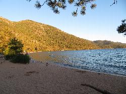 Evening light on the beach and shoreline at Sand Harbor. courtesy of Ken Lund from Reno, Nevada, USA&nearr; (CC BY-SA 2.0&nearr;)