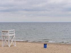 An empty lifeguard stand at West Beach with the Chicago skyline faint on the horizon. courtesy of Chris Light&nearr; (CC BY-SA 4.0&nearr;)