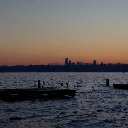 The Chism Beach Park swim dock and float lines at sunset on Lake Washington. courtesy of KurtClark&nearr; (CC BY 2.0&nearr;)