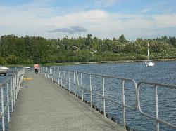 The dock that encloses the swimming area at Juanita Beach on a summer day. courtesy of Joe Mabel&nearr; (CC BY-SA 3.0&nearr;)