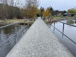 Walking out along the railed dock at Juanita Beach Park. courtesy of Steven Pavlov&nearr; (CC BY-SA 4.0&nearr;)