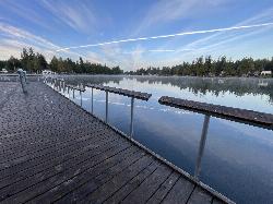 The long floating dock at Pine Lake Park on a calm morning. courtesy of Steven Pavlov&nearr; (CC BY-SA 4.0&nearr;)