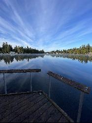 Looking out over Pine Lake from the end of the park dock. courtesy of Steven Pavlov&nearr; (CC BY-SA 4.0&nearr;)