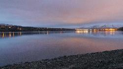 The Columbia River from the cobble shoreline of Walla Walla Point Park at dusk in winter. courtesy of Thayne Tuason&nearr; (CC BY-SA 4.0&nearr;)